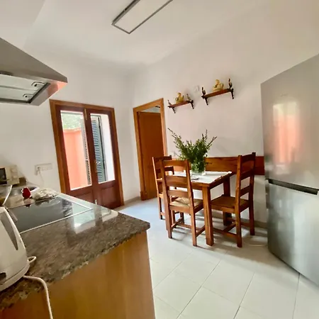 Puerto De Pollensa Villa: Mountain Retreat Near Apartment