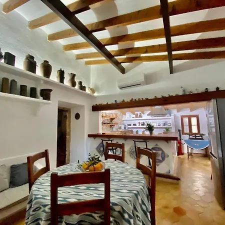 Ullal - Rural Charm-agritourism Approx 65000 Meters Private Mountain And Outdoor Adventure Agritourism Equipated - Private Mountain Path Approximately 5 Minutes Walking From The -ideal For Relaxation Apartmán *