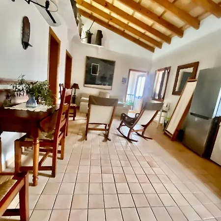 Puerto De Pollensa Villa: Mountain Retreat Near Apartment Port de Pollenca