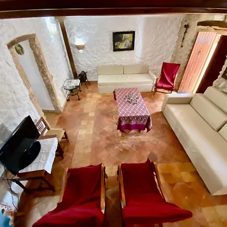 Puerto De Pollensa Villa: Mountain Retreat Near Apartment