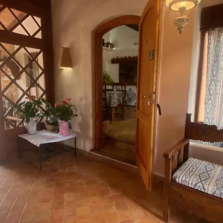 Puerto De Pollensa Villa: Mountain Retreat Near Apartment