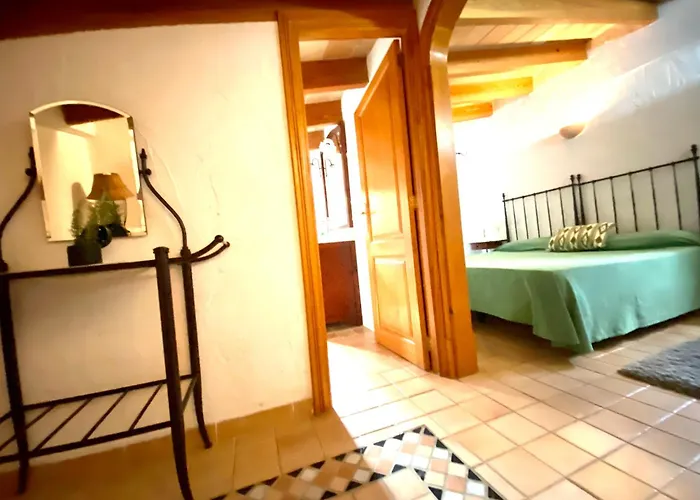 Apartament Ullal - Rural Charm-agritourism Approx 65000 Meters Private Mountain And Outdoor Adventure Agritourism Equipated - Private Mountain Path Approximately 5 Minutes Walking From The -ideal For Relaxation